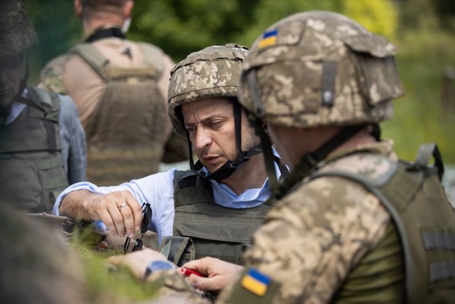 Zelenskyi visits frontline positions in Donbas 01