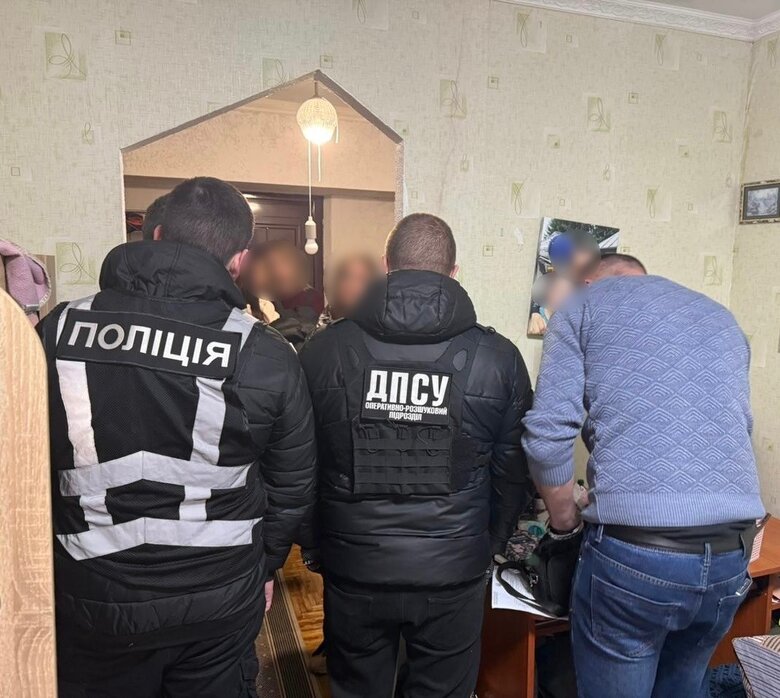На Львівщині ліквідовано канал незаконного переправлення осіб через кордон