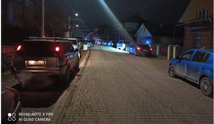 На Прикарпатті тимчасово припиняли підрахунок голосів, "замінували" ОВК у 87-му окрузі, - "ЧЕСНО". ФОТО