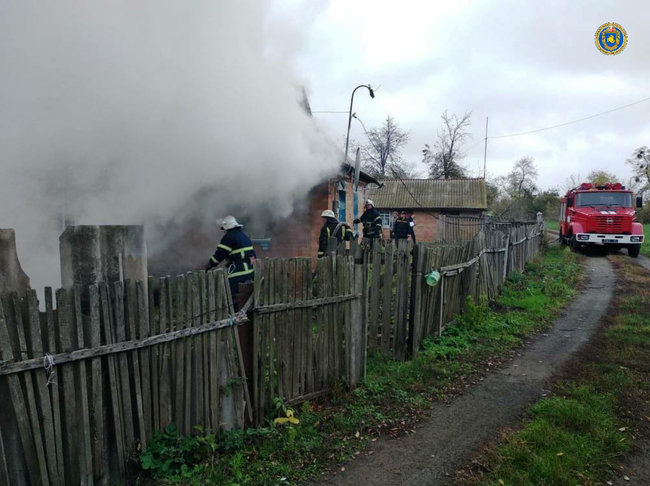 Під час пожежі в приватному житловому будинку на Черкащині загинули три людини, серед них трирічна дитина, - ДСНС 02 Під час пожежі в приватному житловому будинку на Черкащині загинули три людини, серед них трирічна дитина, - ДСНС 02
