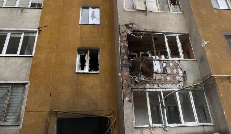 Росія атакувала Хмельниччину дронами: є влучання у багатоповерхівку