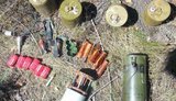 Українські розвідники виявили на Донбасі неконтактний вибуховий пристрій НВП-П "Охота", встановлений найманцями РФ, - прес-центр ООС. ФОТОрепортаж