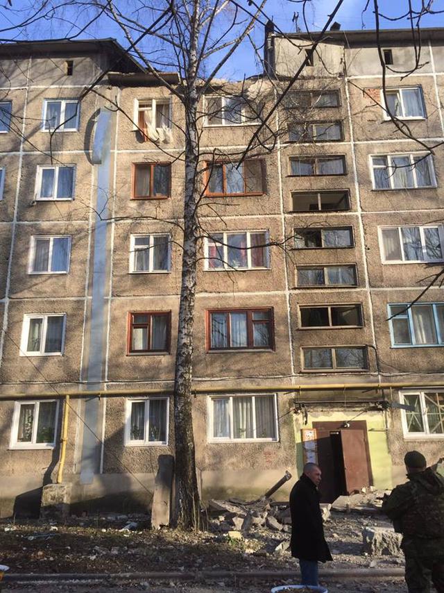 Последствия сегодняшнего обстрела боевиками жилых кварталов Авдеевки 01