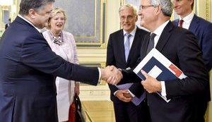 Poroshenko urged Dutch senators to ratify EU-Ukraine Association Agreement. PHOTOS