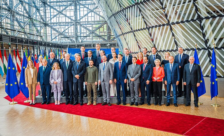 Президент Словаччини Пеллегріні вперше зустрівся із Зеленським у Брюсселі