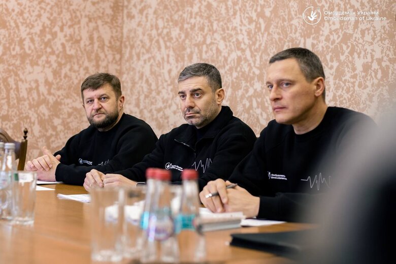 Лубінець зустрівся з Москальковою і представниками Червоного Хреста