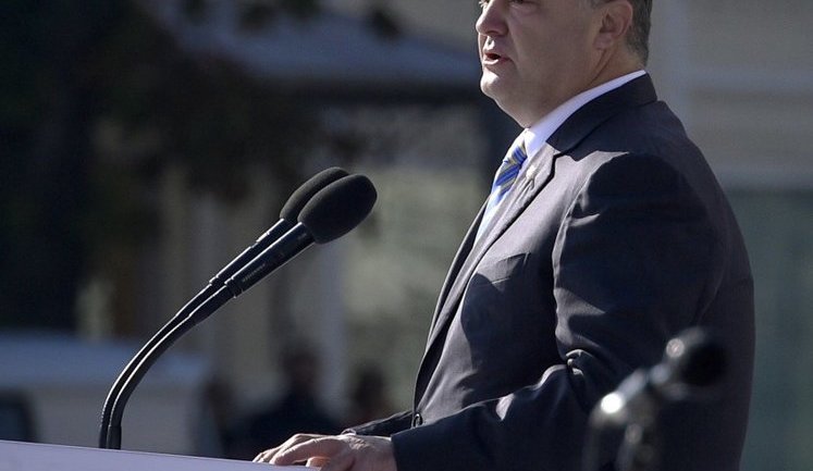 Порошенко відкрив ЦНАП у Харківській області: "400 видів послуг без черг, із повагою до людини"