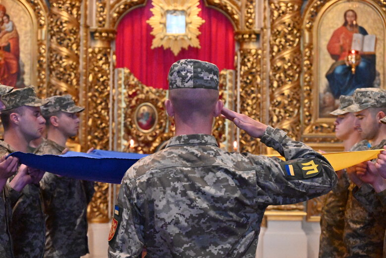 Із бойовим медиком Євгеном Бешлягою, який загинув під Бахмутом під час здійснення евакуаційної місії, попрощалися у Києві 15