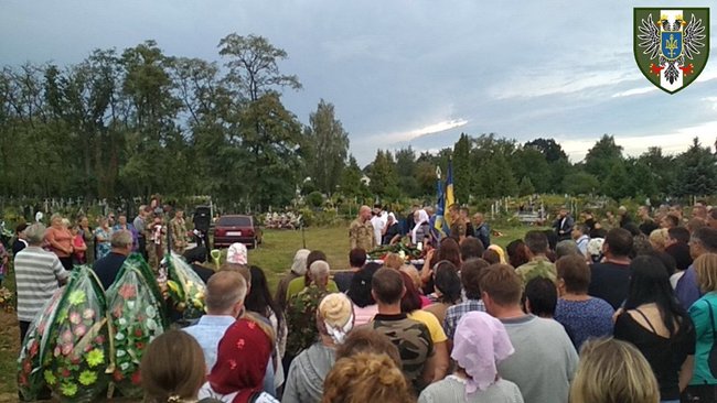 С погибшими на Донбассе морпехами Александром Шарко и Владиславом Раком попрощались на Черниговщине 03