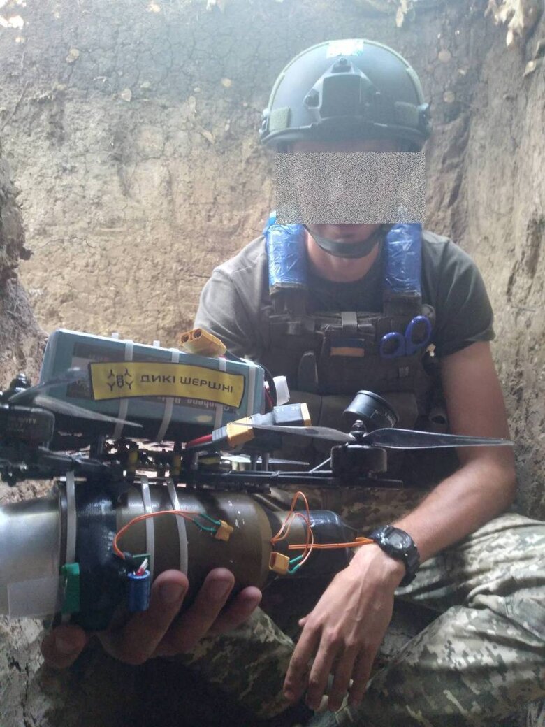 Кожен українець має зібрати FPV-дрон: Як виготовляють ударні дрони Дикі Шершні, профінансовані читачами Цензор.НЕТ 04 Кожен українець має зібрати FPV-дрон: Як виготовляють ударні дрони Дикі Шершні, профінансовані читачами Цензор.НЕТ 04