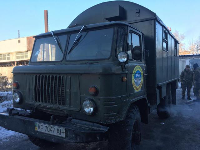 Нардеп Дейдей передал на передовую укомплектованный автомобиль и гуманитарную помощь 04