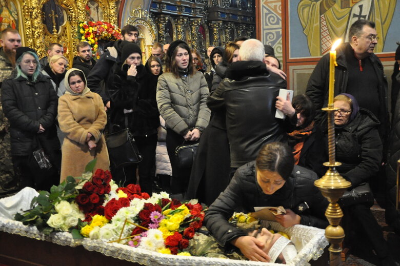 Зі столичним екскурсоводом та воїном Сергієм Мироновим, який загинув у бою з окупантами, попрощалися у Києві 24