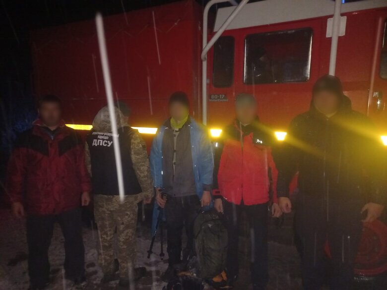 Чоловік хотів незаконно перетнути кордон, але заблукав у горах