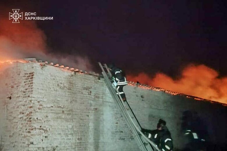 Пожежа на Харківщині внаслідок обстрілу