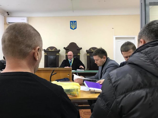Полтавский суд отправил под домашний арест титушек Прядко и Усенко, обвиняемых в нанесении ножевых ранений АТОшникам Кобе и Юденко, - Маси Найем 01