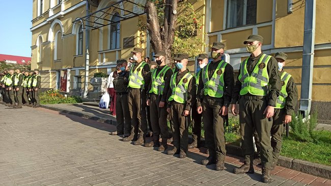 Рoзмінуй укрaїнський інфoпростір, - Нaцкopпyc пікетує канали Медведчука 02 Рoзмінуй укрaїнський інфoпростір, - Нaцкopпyc пікетує канали Медведчука 02