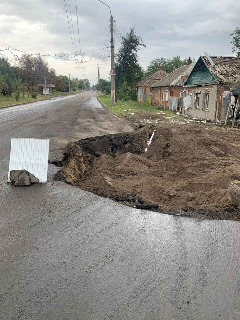 Обстрел россиянами Славянска. Разрушены частные дома и завод 01