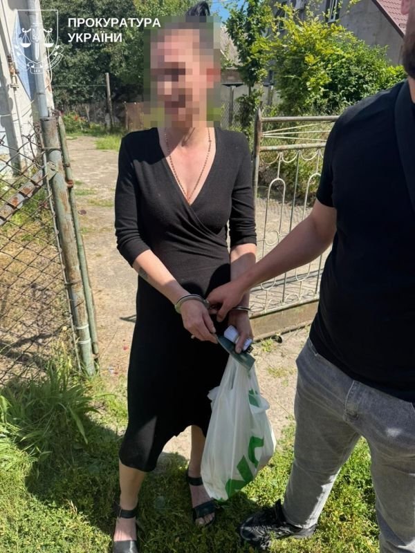 На Рівненщині мати намагалася продати трьох дітей і залучала їх до наркоторгівлі