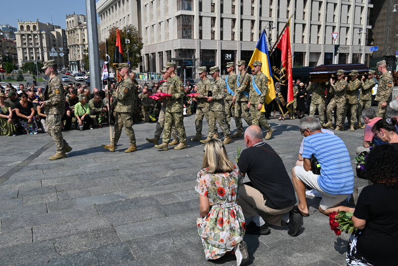 Із полковником, депутатом Київради від ЄС Сергієм Ільницьким (Сокіл), який загинув у бою проти рашистів у лавах піхоти 28 ОМБр, попрощалися в Києві 47