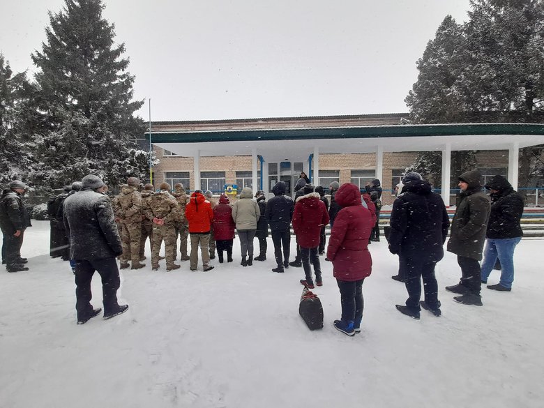 Меморіальну дошку воїну Азова Едуарду Шахову, вбитому російським снайпером на Донбасі, відкрили на Херсонщині 12