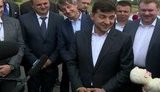 "Де ви це взяли? Це жах", - Зеленський відмовився прийняти в подарунок власний бюст. ВIДЕО