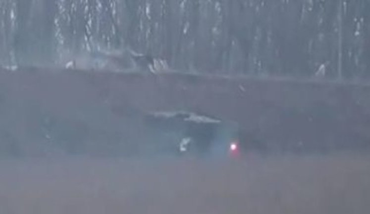 "Коли так справа і далі піде, то нас потихеньку переб'ють", - бійці ЗСУ знищують керованою ракетою позиції терористів "ДНР" на ясинуватській розв'язці. ВIДЕО