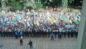 MPs agreed to consider issue of cash registers at today's tax committee. Protesters do not disperse. PHOTO