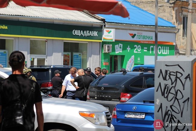 $1 млн і гелікоптер, обмін заручниці на поліцейського та вимога одружитися: останні вироки за захоплення заручників 01