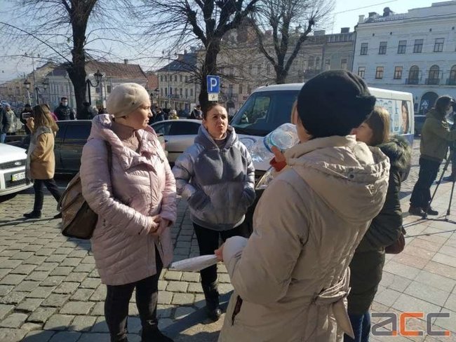 У Чернівцях підприємці вийшли на карантинний протест: Постанова Кабміну суперечить Конституції 02