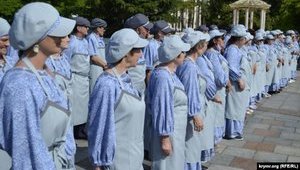 Двірники в окупованій Ялті "складали присягу" і давали "клятву чистоті". ФОТОрепортаж
