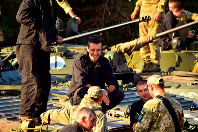 Экипажи БМП соревновались в Донецкой области 16