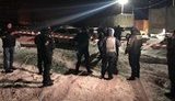 Неизвестные напали на журналистов и правозащитников, которые фиксировали незаконную добычу песка в Киеве - травмировано два человека, топором изрублен автомобиль. ВИДЕО+ФОТОрепортаж