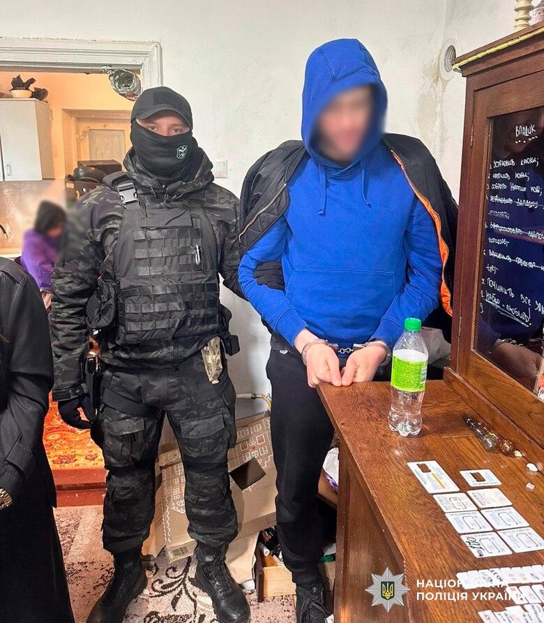 Нацполиция обезвредила крупнейшее наркогруппировку в Украине