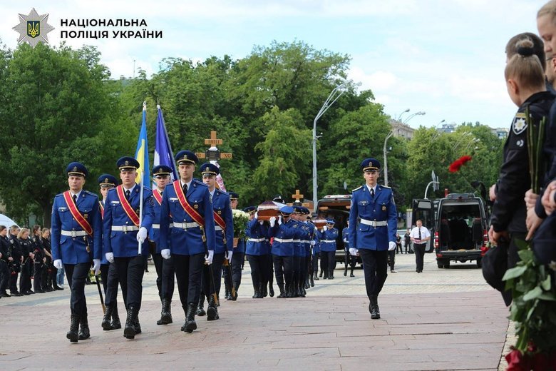 В Киеве провели в последний путь полицейских Дениса Будченко и Дмитрия Бондарчука