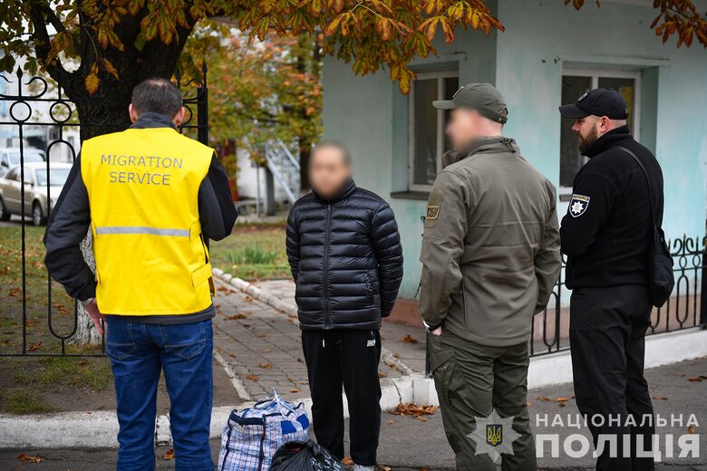 Видворили китайського вченого-шпигуна