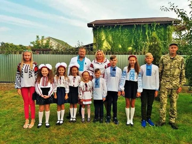 Все тепер залежить від Саші. Що буде з 13 дітьми померлих від ковіду макіївчан Володимира та Діани Родікових 04