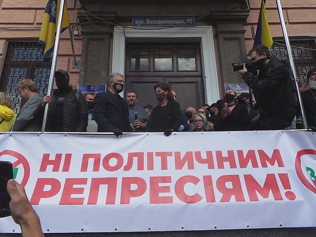 Досить терору: под Печерским судом Киева проходит акция в поддержку Порошенко 34