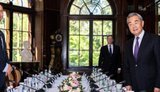 Сікорський поговорив з Ван Ї про Україну