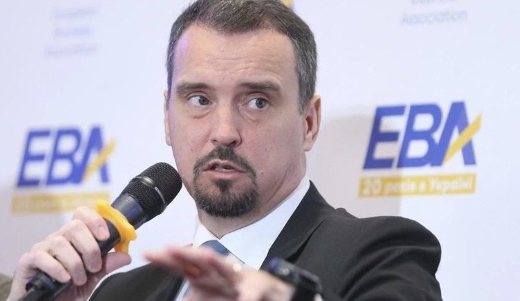 Экс-министр Абромавичус покупает крупную аграрную компанию в Украине