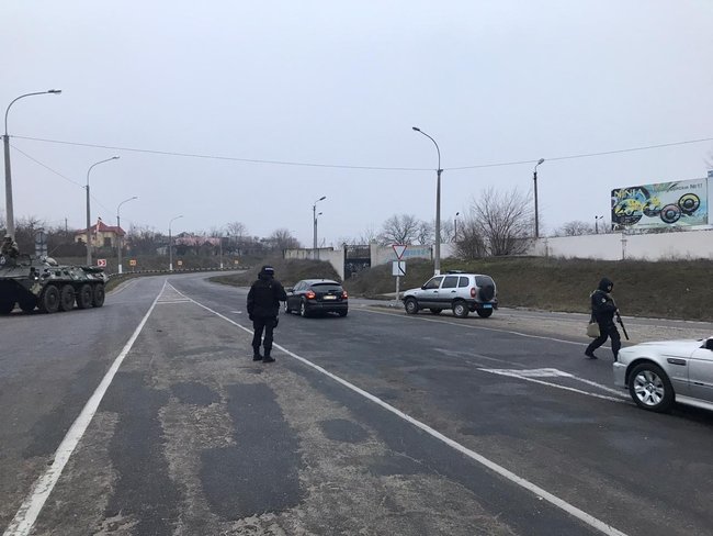 Правоохоронці проводять у Херсоні обшуки у справі Гандзюк і спецоперацію з усунення злочинного угруповання, - Офіс Генпрокурора 02