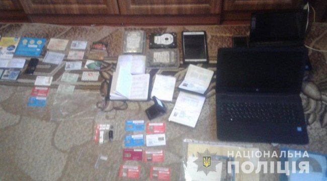 Мужчина снимал порнографические фото с участием 15-летней дочери, - киберполиция 01