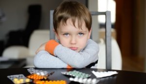 Зеленский подписал закон о запрете продажи лекарств детям до 14 лет