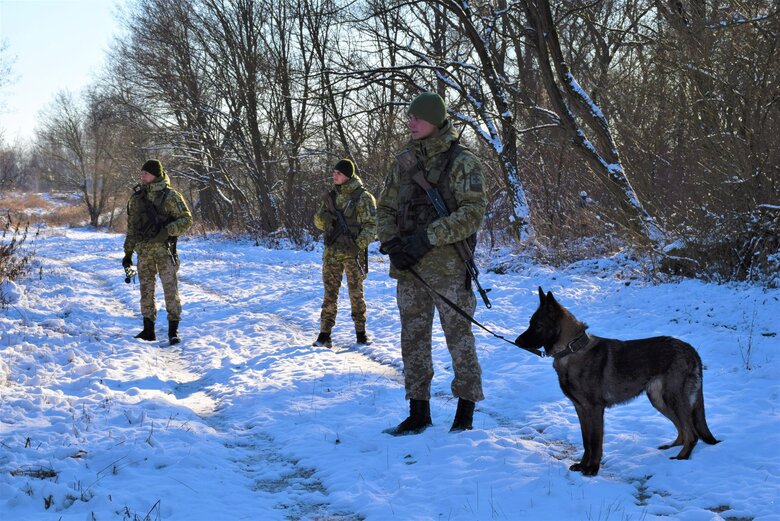 Ухилянт заблукав у горах Закарпаття та зателефонував на 102, щоб його врятували 01