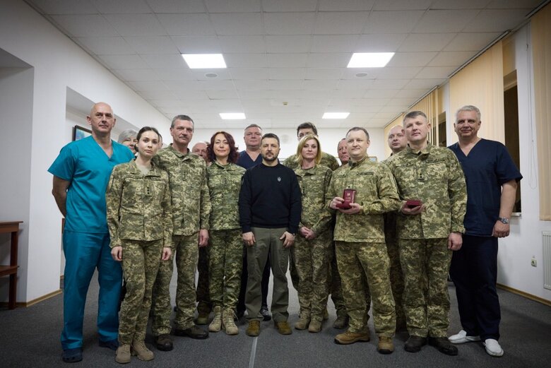 Зеленський прибув до Львова: відвідав поранених воїнів та вручив нагороди 07