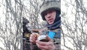 Обед на передовой: "Прикрой, я поем!". ВИДЕО