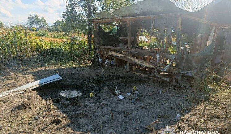 Дві людини постраждали через удар російського безпілотника по Чернігівщині, - ОВА