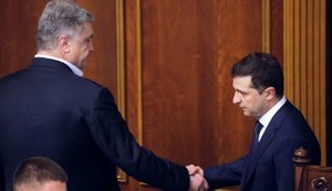 Порошенко может победить Зеленского во втором туре, - опрос "Деминициатив" и Центра Разумкова