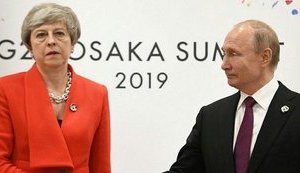 "Дайте їй вологу серветку": Мей під час рукостискання з Путіним показала своє ставлення до нього виразом обличчя. ФОТО ДНЯ