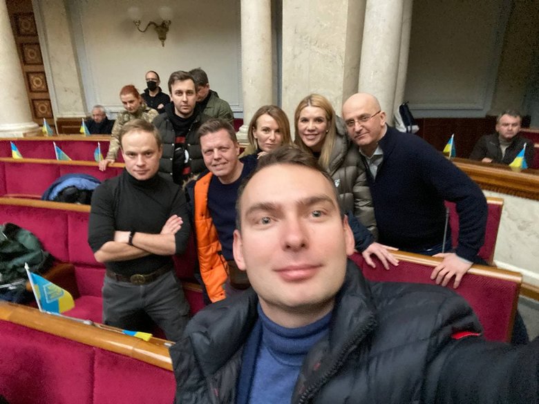 Рада сьогодні ввела довічне увязнення за мародерство, диверсії, держзраду, схвалила націоналізацію майна РФ та погодила указ Зеленського про мобілізацію 02