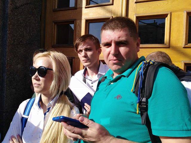 Фракцію Самопомочі не пустили на сесію міськради Харкова 03 Фракцію Самопомочі не пустили на сесію міськради Харкова 03
